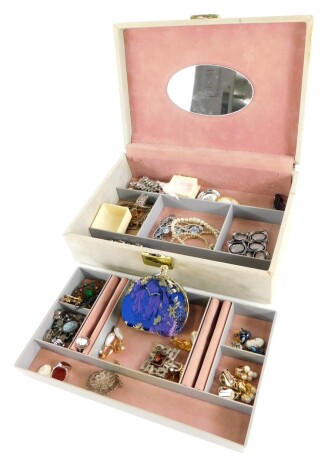 A quantity of costume jewellery and effects, to include a silver cameo set dress ring, silver filigree pendant converted from a brooch, various drop earrings, bar brooches, etc., all enclosed in a cream jewellery box.