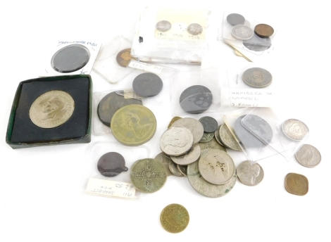 A quantity of coins, to include early 20thC threepences, foreign coins, Warwickshire 1811 one penny token, etc.