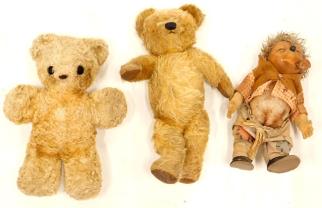 A collection of children's toy bears, etc., to include a small bear with felt pads, a later bear and a pipe smoking hedgehog, possibly Steiff.