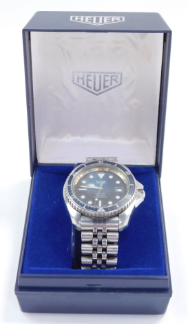 A Heuer gentleman's automatic 200m professional stainless steel case wristwatch, circular black dial, with centre seconds, date aperture, black rotating bezel, back plate engraved Etanche Acier - Automatic 844/3, on a bracelet strap, boxed.