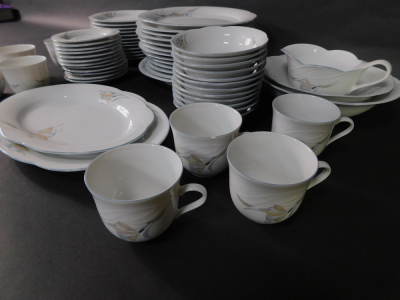 A Winterling Marktleuthen of Bavaria tea and dinner service, comprising twelve dinner, dessert, bowls, saucers, eight cups, two serving bowls, one large circular plate, sauce boat, gravy boat and oval dishes. - 3