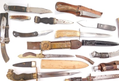 Assorted knives and bayonets, including Kukris. (a quantity) - 4