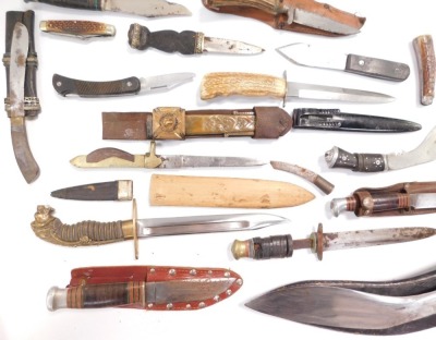 Assorted knives and bayonets, including Kukris. (a quantity) - 5