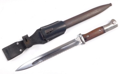 A WWI German saw back bayonet by H Mundlos & Company, Magdeburg., stamped with a crown mark and W16, with scabbard. - 3