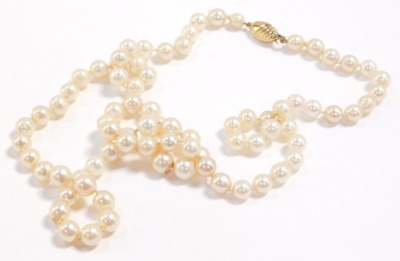 A pearl necklace, possibly natural pearls, 9ct gold clasp, 49.2g.