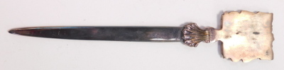 A silver paper knife, with terminal bearing the Coat of Arms of HM Queen Elizabeth II, to Commemorate her Silver Jubilee, cased, Sheffield 1977, 1.62oz. - 4