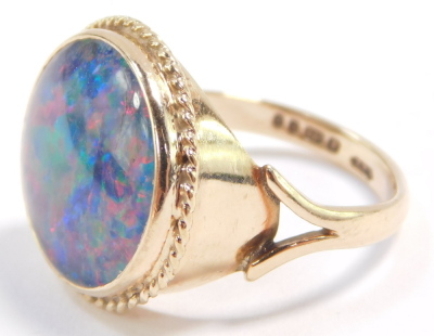 A 9ct gold and opal triplet ring, size M/N, 4.8g. - 2