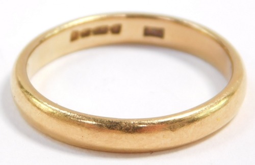 A 22ct gold wedding band, size I, 2.8g.