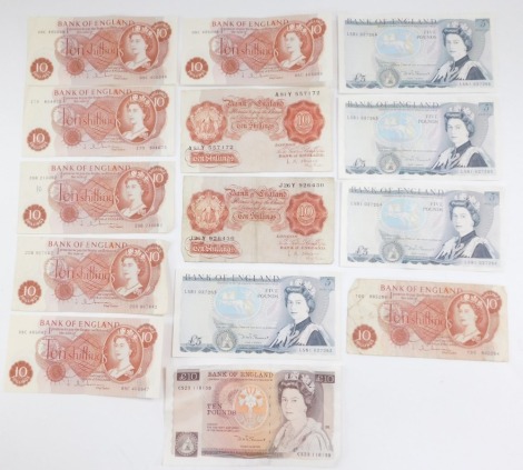 Elizabeth II bank notes, comprising a ten pound note, chief cashier D H F Somerset., four uncirculated five pound notes, LS81 027283 - 286., two L K O'Brien ten shilling notes, and six Hallam ten shilling notes. (13)