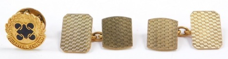 A pair of 12ct gold fronted chain link cuff links, with engine turned decoration, 5.7g all in, together with a 9ct gold and black enamel quarter century badge, 2.1g. (2)