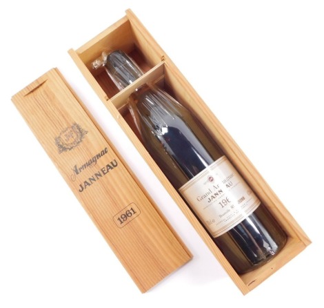 A bottle of Janneau Grand Armagnac 1961, 7cl, Bottle No 11299, boxed.