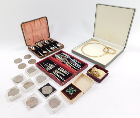 A collection of items, to include costume jewellery, a set of six silver apostle spoons, commemorative crowns, etc. (a quantity)