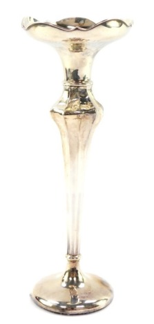A George V loaded silver bud vase, of fluted trumpet form, Birmingham 1913, 5.53oz all in, 21cm high.