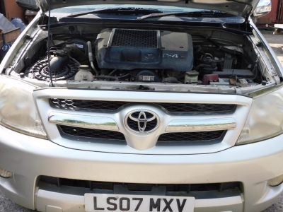 A Toyota Hilux Invincible 3.0D-4D pick up truck, registration LS07MXV, in silver with spare wheel, and two keys, mileage 51,670. Notes: No V5 currently located. HPI checked. One former keeper. SORN with an MOT expiry on 21st July 2021. To be sold upon ins - 2