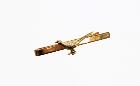 A 9ct gold pheasant tie clip, bearing the initials WGEP, 5cm wide, 4.1g.