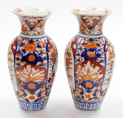 A pair of Japanese Imari baluster vases, decorated with panels of birds and flowers, 20thC, 31cm high. - 4