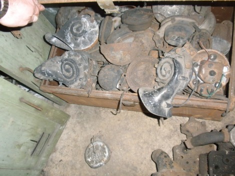 A metal trunk containing horns for collectors cars. All situated in rear room on the floor.
