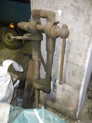 A blacksmith's vice.