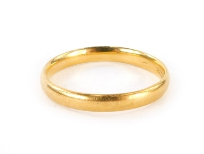 A 22ct gold wedding band, of plain design, ring size P, 3g.