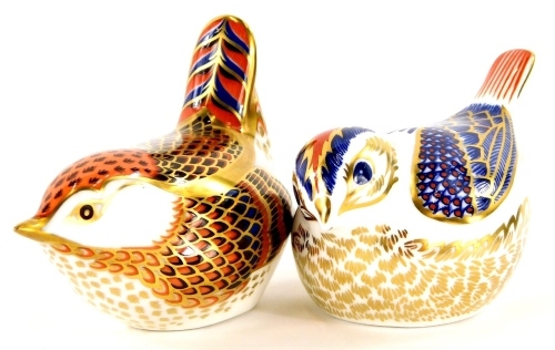 Two Royal Crown Derby porcelain bird paperweights, a Derby wren with gold coloured stopper, and goldcrest with silver coloured stopper, boxed. (2)