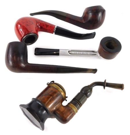 A Continental briar wood pipe, and other pipes.