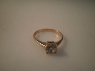 A 9ct gold solitaire ring set with a single zirconia