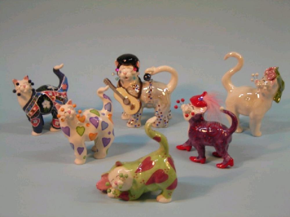 A collection of eighteen Amy Lacombe 'Whimseyclay' cats and