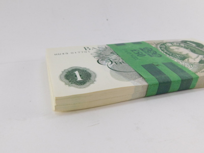 One hundred consecutive one pound notes, near mint and uncirculated, Chief Cashier J B Page, HU43 017701-017800. - 2