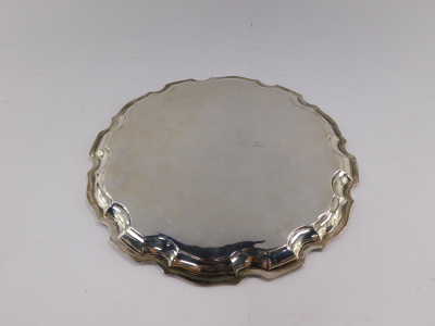 A George V silver pie crust salver, Birmingham 1927, 12.19oz. - 4