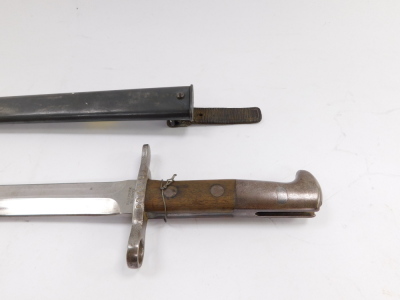 An Elsener Schwyz Swiss Army M1918 bayonet, with scabbard, No 973461, 45cm wide. - 2