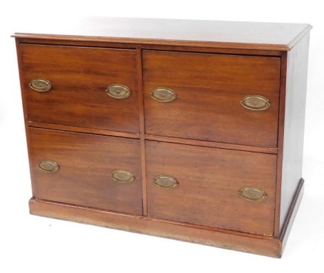 An Edwardian mahogany chest, of four deep drawers raised on a plinth base, 92cm high, 127cm wide, 68cm deep.