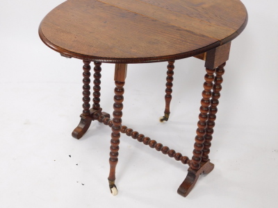 A late 19thC oak Sutherland table, the oval top with a moulded edge, on bobbin turned supports, with splayed legs, 59cm wide. - 3