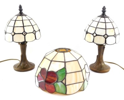 A pair of Tiffany style table lamps, 30cm high, together with a Tiffany style table lamp shade, with floral decoration, 20.5cm diameter. (3)