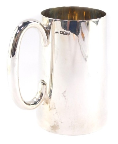 A George VI silver tankard, Walker & Hall, Sheffield 1943, 11.25oz.