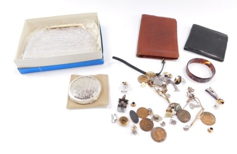 A group of jewellery, trinkets and effects, including various part watch links, propeller cuff links and tie clips, coinage, evening badge, etc. (1 tray)