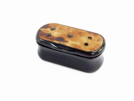 A 19thC horn and tortoiseshell set oval snuff box, with pin work detailing, 5cm wide.