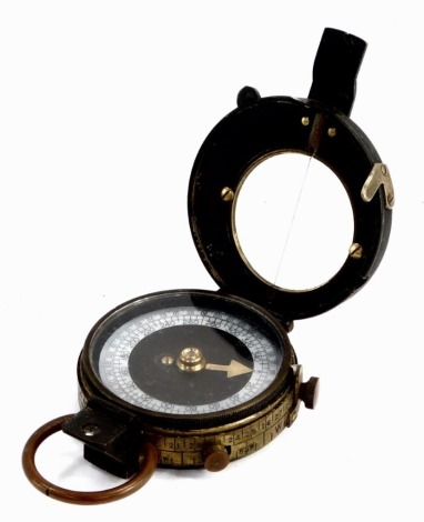 An E Coehn WWI military pocket compass, No 139293/135385, dated 1918.