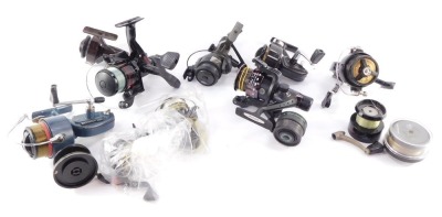 A Badger MXS-30 fishing reel, Shakespeare Mach 2 XT reel, Quick 445FS reel,  Grauvell Elite, ZF1500 reel, further reels. (a quantity)