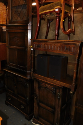 Oak lounge furniture, comprising corner cabinet, television cabinet, hi-fi cabinet enclosing a Sony hi-fi, and a tallboy. (4)