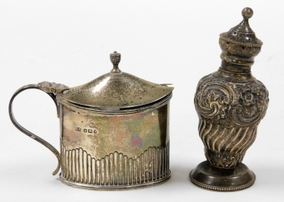 Two items of silver, to include a silver condiment jar and cover, with blue glass liner (AF), Sheffield 1888, and a silver sugar shaker, unmarked, 8oz gross. (2)