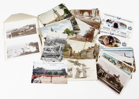 A group of Grantham black and white postcards, to include scenes mainly of Grantham, and surrounding villages, Grantham Hospital, Newton's Monument, Grantham Church interior, South Parade and others. (a quantity)