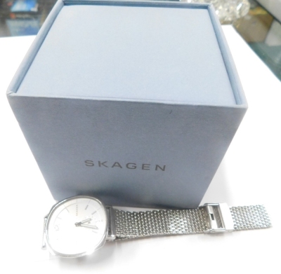 A Skagen gentlemans stainless steel cased wristwatch, with circular dial on pleated bracelet, boxed. (AF) - 2