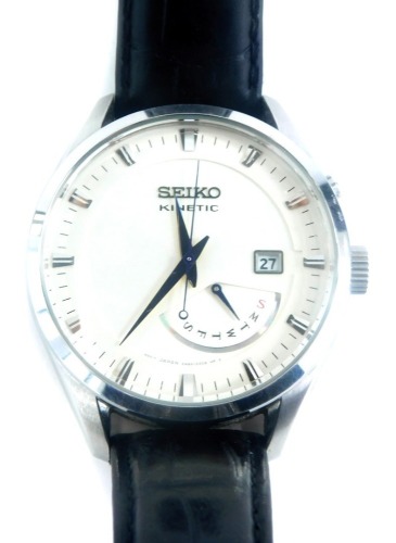 A Seiko Kinetic gentlemans wristwatch, in stainless steel case, numbered 5M84-0AB0, with cream coloured dial, blue hands, date aperture and day aperture, boxed.