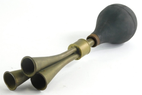 A vintage brass car horn, with rubber orb end and three trumpets, 38cm wide.