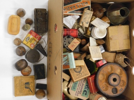 An interesting selection of treen bygones collectables, early 20thC and other games, to include Dominoes, advertising, Fiddlestix game in cylindrical tin, various other games, treen, boxes, tin plate and other advertising OXO cubes, various other tins, tr