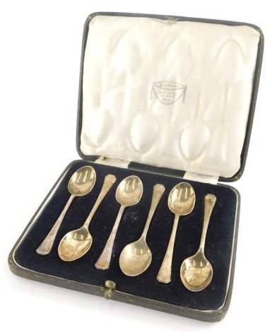 A cased set of six George V silver teaspoon, with shaped handles and plain bowls, Sheffield 1934, 10cm wide, 2oz, cased.