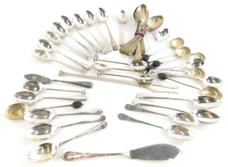 Various silver teaspoons, to include bean spoons, silver butter knife and various other cutlery, mainly George V silver, etc., 11oz all in. (a quantity)