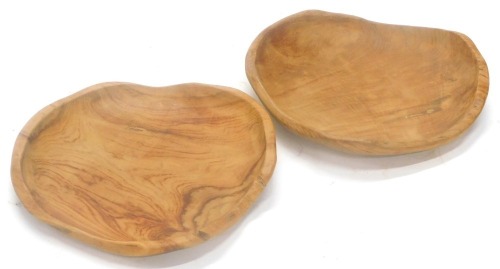 Two similar late 19th/early 20thC elm bowls, 40cm wide