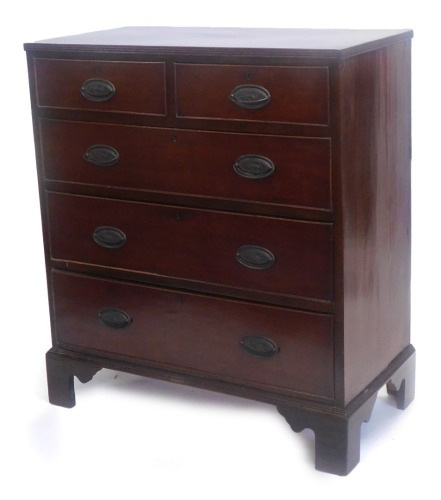 A 19thC mahogany and boxwood strung chest of drawers, the top with a reeded edge above two short and three long drawers, each with oval brass handles on bracket feet, 91cm wide.