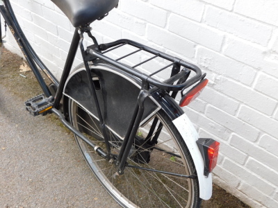 A Holland Classic President lady's bicycle, retro style with black frame, basket to the front. - 2